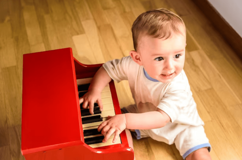 rebenok-i-pianino